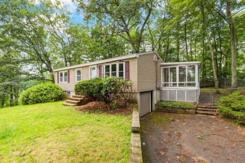 1 Nolet Ave, Salem NH  03079-1756 exterior