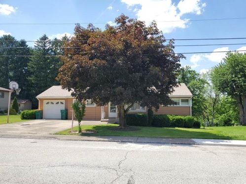 122 Horseshoe Dr, Latrobe, PA 15650-9063
