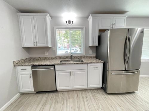 102 Thompson Ave, Ukiah CA  95482-6543 exterior