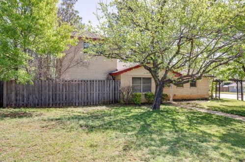 611 Henslee Dr, Euless, TX 76040-5359