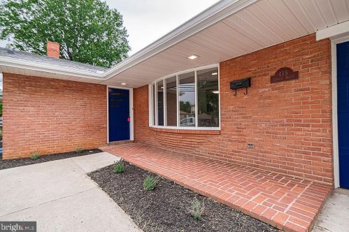 415 Liberty St, Charles Town WV  25414-1827 exterior