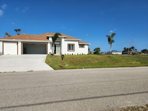 918 5th Pl, Cape Coral, FL 33990-2828