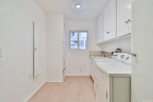 1229 Carmel Dr, Simi Valley CA 93065-4118 exterior