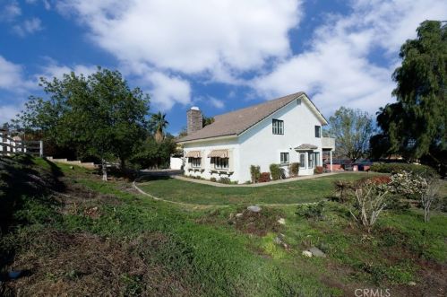 14272 Laurel Dr, Riverside, CA 92503-7451