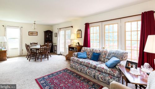 18 Townsend Ct, Lancaster PA  17603-6797 exterior