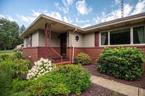 308 Kossuth St, Hermitage, PA 16148-1351