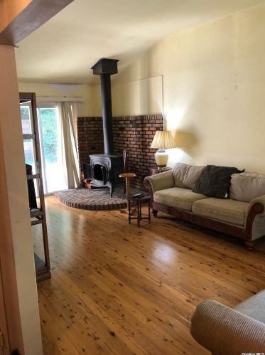 11 Saddler Ct, Huntington Station, NY 11746-4200