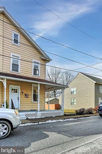 423 Market St, Highspire, PA 17034-1416