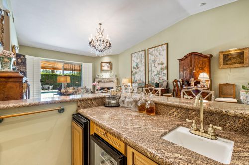 824 Avenida Palmas, Palm Springs CA  92262-5708 exterior