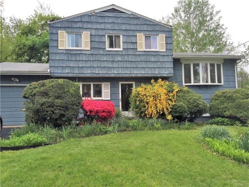 82 Chestnut Oval, Orangeburg, NY 10962-1403