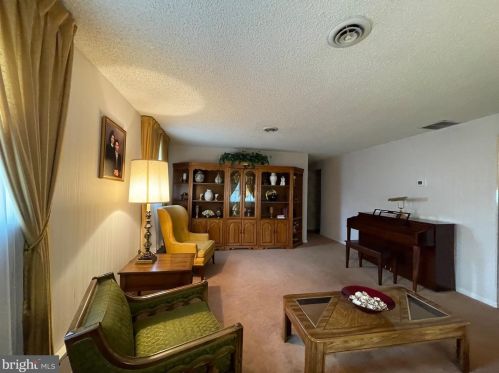 714 Pomona Rd, Riverton NJ 08077-4233 exterior