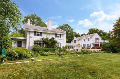 31 Bowery St, Middletown RI  02840-3560 exterior