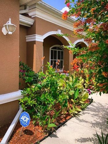 587 Genevieve Dr, Lehigh Acres, FL 33936-7561