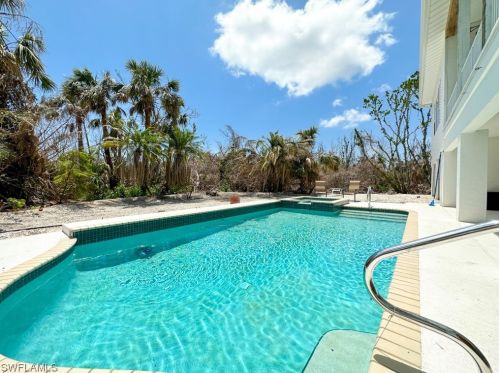 1724 Bunting Ln, Sanibel FL  33957-4226 exterior