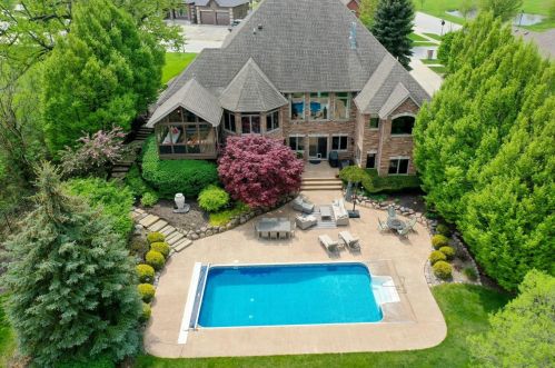 8895 Crooked Bnd, Dyer, IN 46373-8728