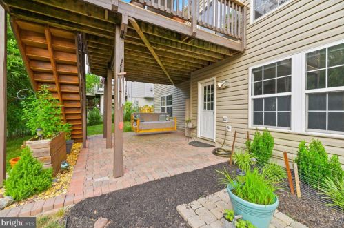 10056 Naughton Ct, Bristow VA  20136-3068 exterior