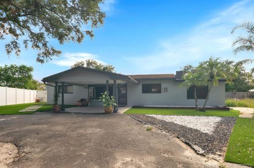 1961 56th Way, Hollywood FL  33021-3813 exterior