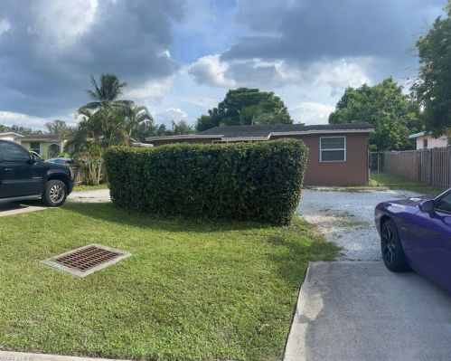 3016 Connecticut Ave, Naples, FL 34112-3800