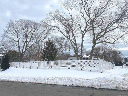 168 Washington Ave, Wheatley Heights NY  11798-2020 exterior