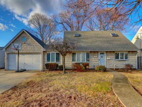 131 Atlantic Ave, New Hyde Park, NY 11040-5046