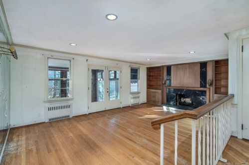 2 Livingstone Rd, Bloomfield, CT 06002-3407