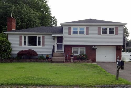 35 Wedgewood Dr, Waterbury, CT 06705-3610