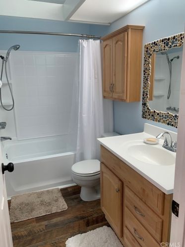 16705 Minter Ct, Santa Clarita CA  91387-3275 exterior