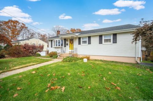 148 Dorothy Dr, Middletown CT  06457-5304 exterior