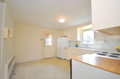 11 Hiram Ln, Bloomfield CT  06002-1224 exterior