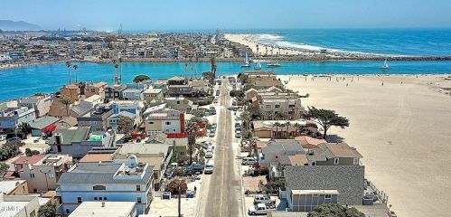 5239 Surfrider Way, Oxnard CA  93035-1070 exterior