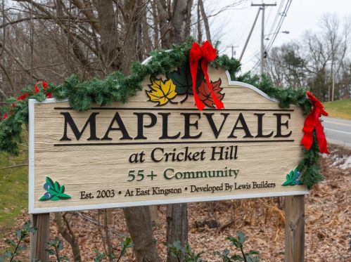 20 Maplevale Rd, South Hampton NH  exterior