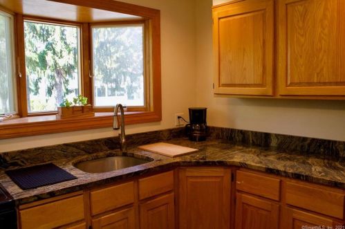 1 Clifton St, Lyme CT  06371-2024 exterior