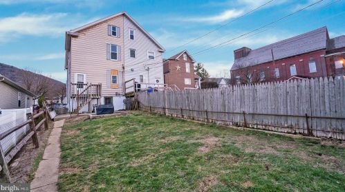 207 Lehigh Ave, Palmerton, PA 18071-1807