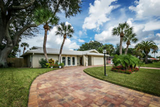 13901 Joyce Dr, Largo, FL 33774-4002