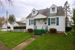 815 Magnolia Rd, Hellertown, PA 18055-2318