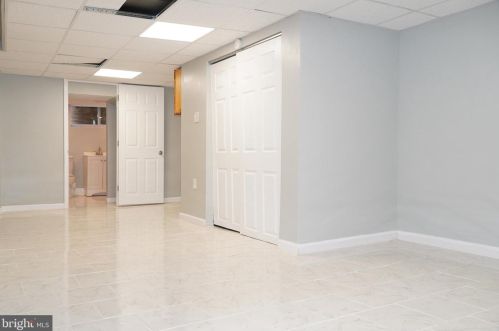 6156 Lindbergh Blvd, Philadelphia PA 19153-3018 exterior