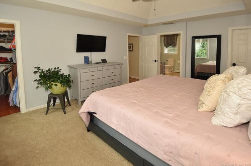 1 Jacobs Hill Rd, Ellington CT  06029-3117 exterior