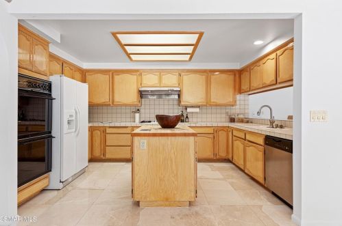 5805 Rainbow Hill Rd, Calabasas CA  91301-4636 exterior