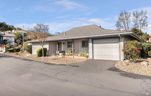 1 Glengreen St, Santa Rosa, CA 95409-6105