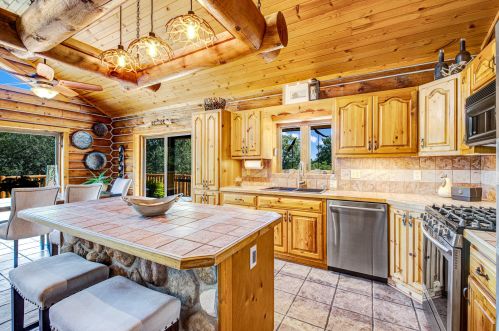 2717 Beaumont Ave, Waterford WI  53185-4933 exterior