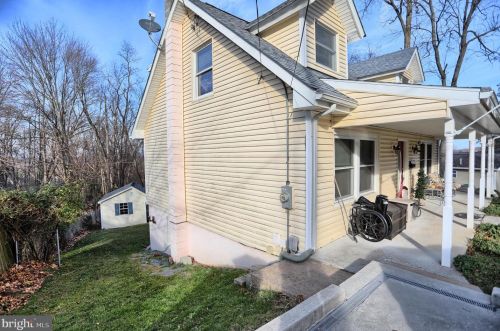 220 Hill St, Mount Holly Springs, PA 17065-1323