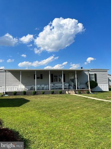 9 Skyview Dr, Swatara, PA 17033-1158