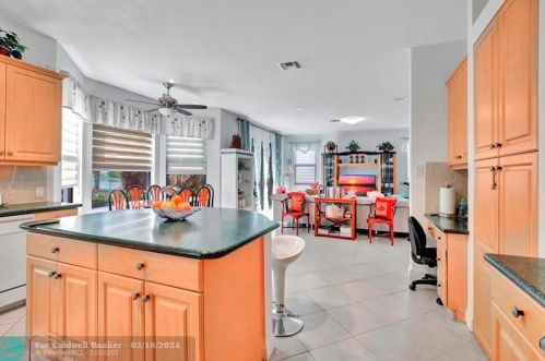 5098 168 Ave, Hollywood FL  33027-4913 exterior