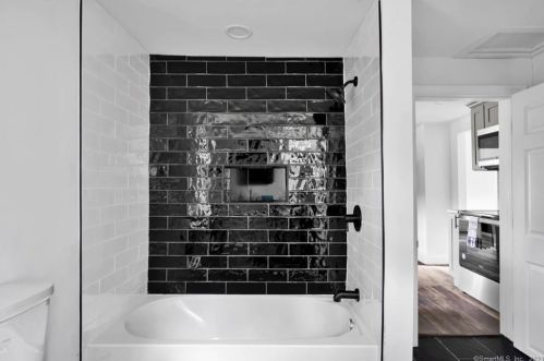 829 Bailey Hill Rd, Killingly CT  06241-1836 exterior