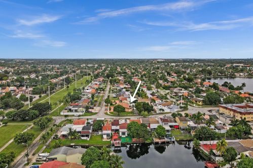 7215 15th Ave, Hialeah FL  33014-3805 exterior