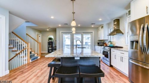 5 Fort Ave, Pelican Island NJ  08751-1512 exterior