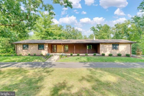 2136 Old Skippack Rd, Harleysville PA  19438-1367 exterior