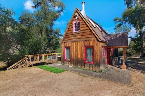 4596 Telford Rd, Lake Nacimiento, CA 93446-9755
