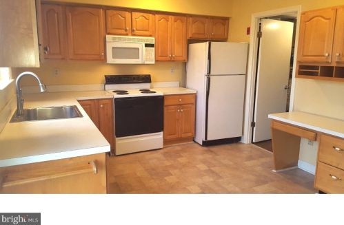 2516 Devonshire Ct, Lansdale PA  19446-4315 exterior