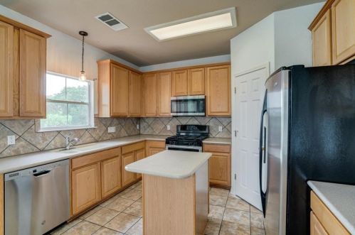 3016 Fleet Dr, Austin TX  78748-2963 exterior